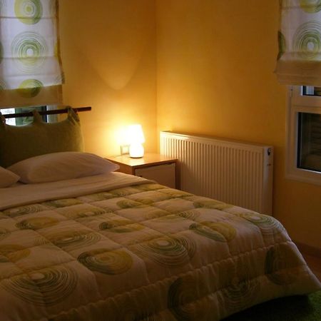 Room "Honeybee" In A Neoclassical House Kastoria Extérieur photo