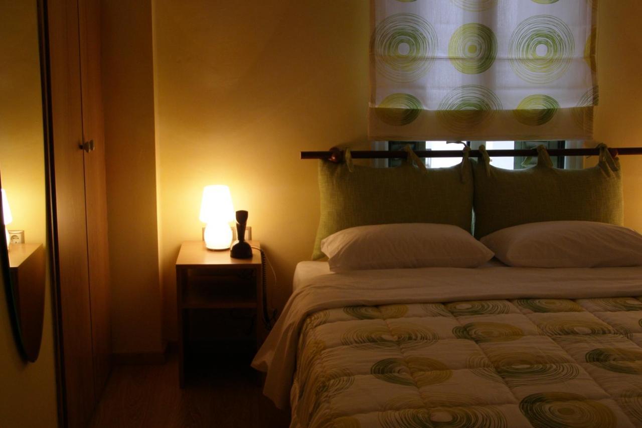 Room "Honeybee" In A Neoclassical House Kastoria Extérieur photo