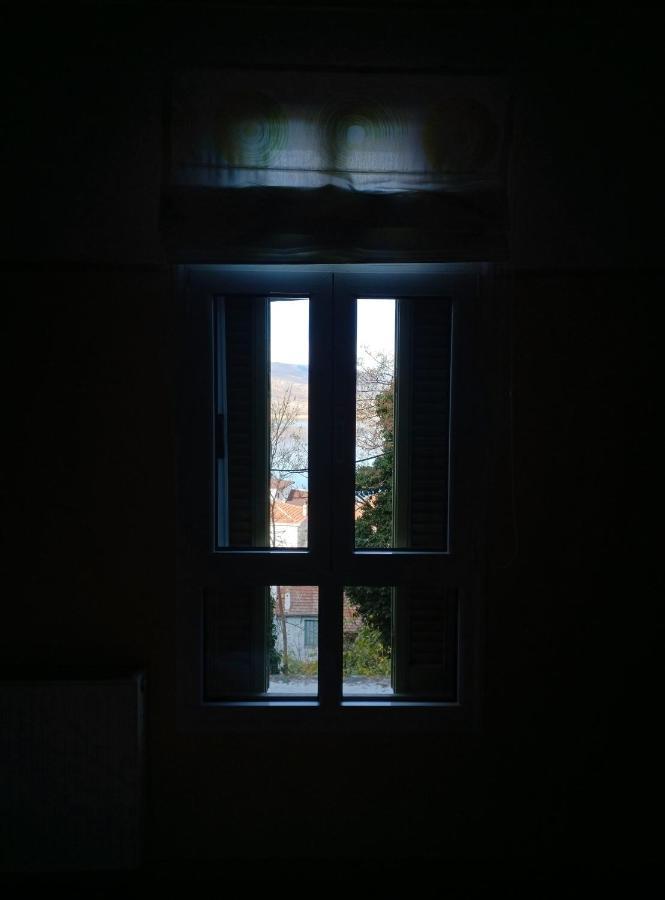 Room "Honeybee" In A Neoclassical House Kastoria Extérieur photo