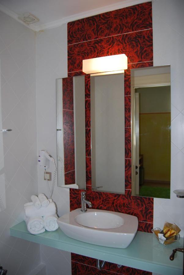 Room "Honeybee" In A Neoclassical House Kastoria Extérieur photo