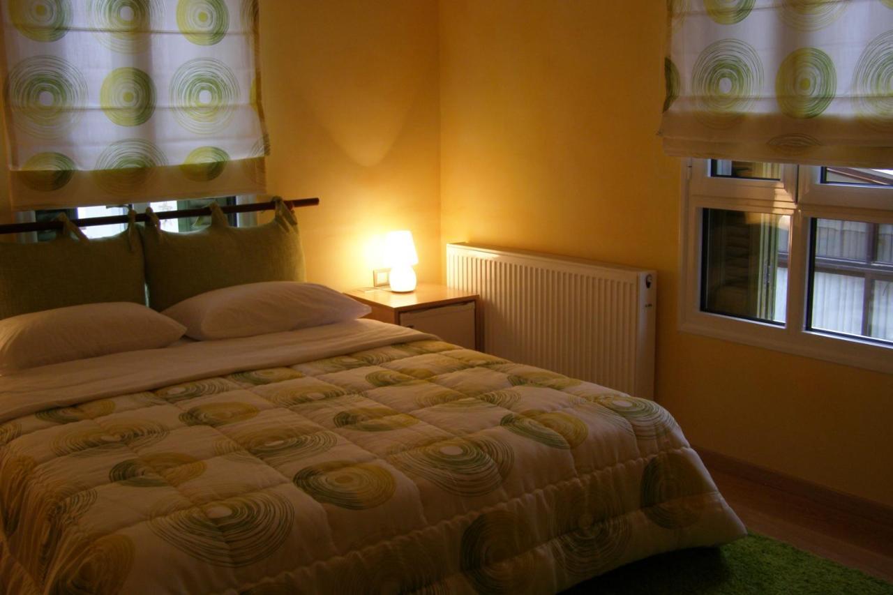 Room "Honeybee" In A Neoclassical House Kastoria Extérieur photo