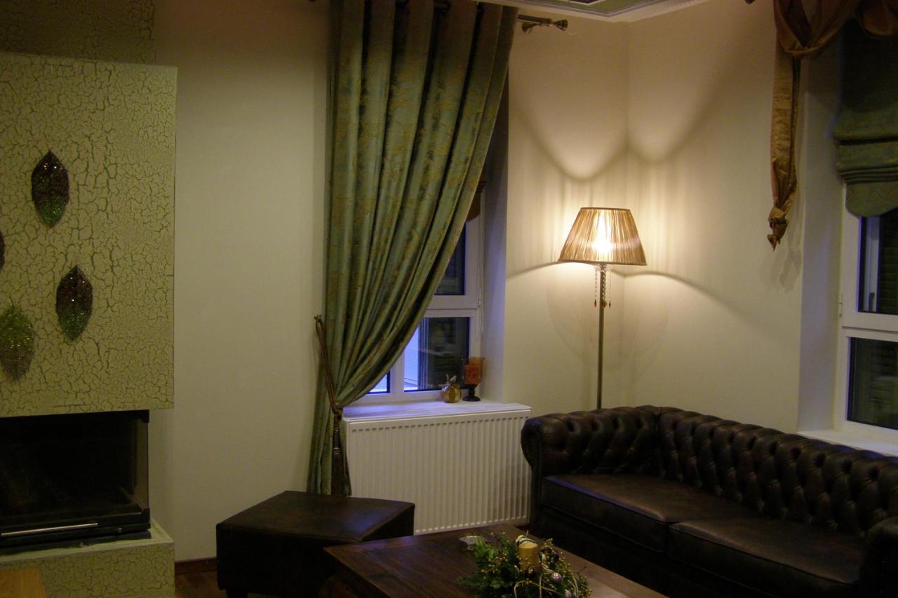 Room "Honeybee" In A Neoclassical House Kastoria Extérieur photo